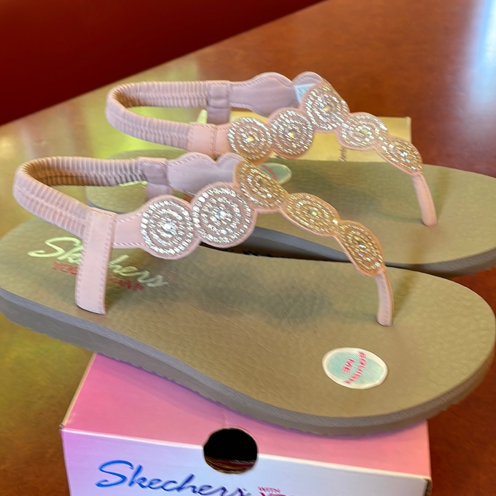 Skechers yoga foam sandals, size9, new in box